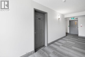 1470-1470 Bishops Gate in Oakville, ON - Building Photo - Building Photo