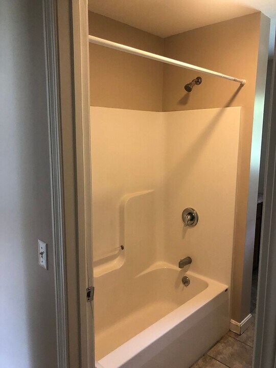 33 Barrison St in Springfield, MA - Building Photo