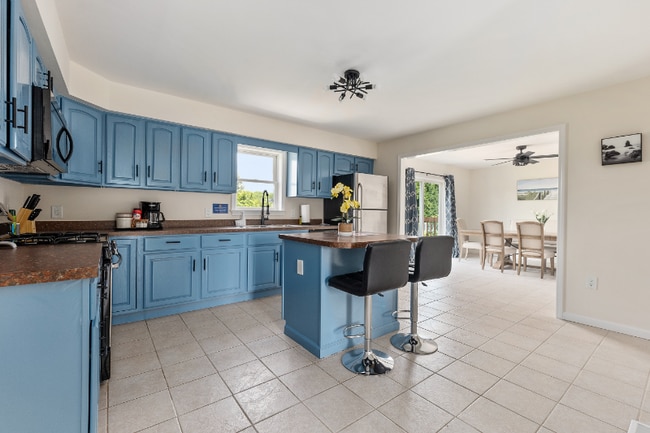 property at 3 Farm Rd