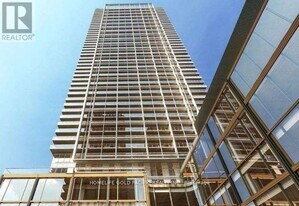 88 Queen St E in Toronto, ON - Building Photo