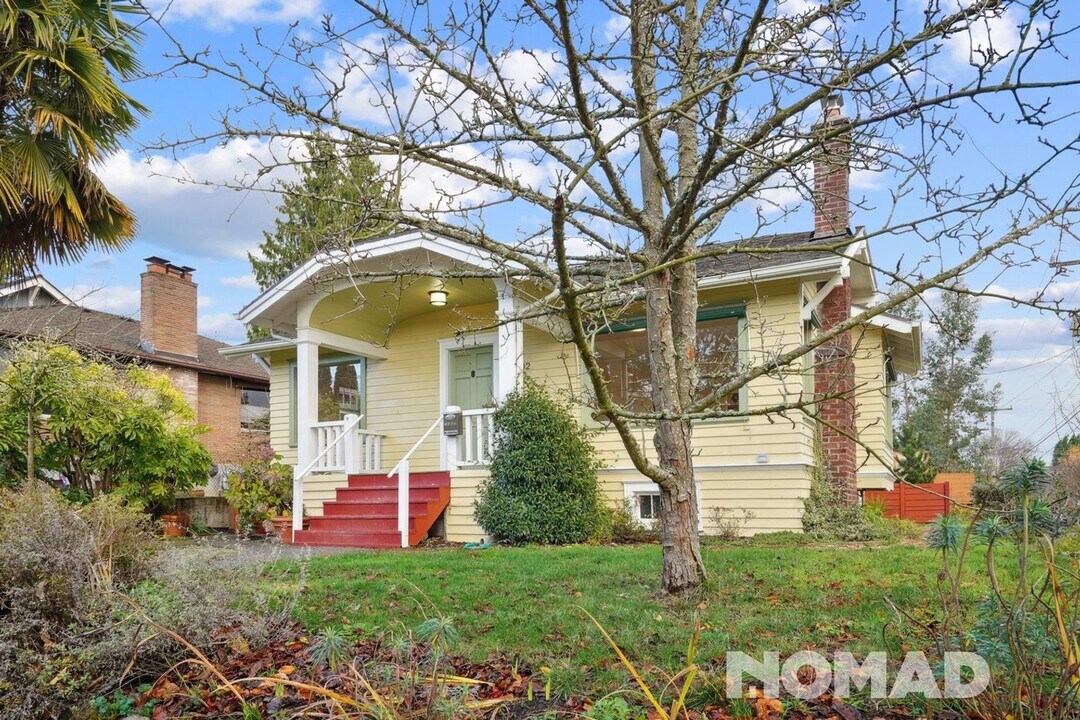 7302 14th Ave NW in Seattle, WA - Building Photo