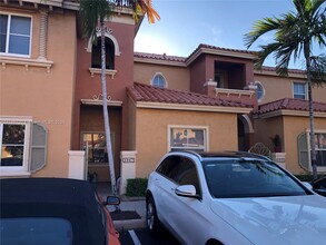 4947 Leeward Ln in Fort Lauderdale, FL - Foto de edificio - Building Photo