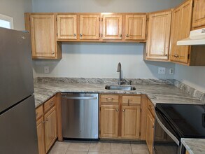 145 Milk St, Unit Carlton Gardens 2 bed 1 b in Westborough, MA - Foto de edificio - Building Photo