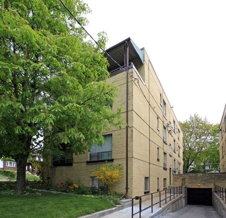 941 Avenue Rd in Toronto, ON - Building Photo