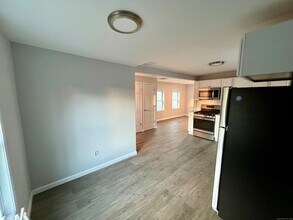 415 Hollister Ave in Bridgeport, CT - Foto de edificio - Building Photo