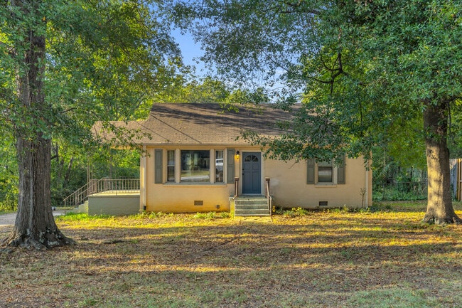 property at 5 Eastview Dr