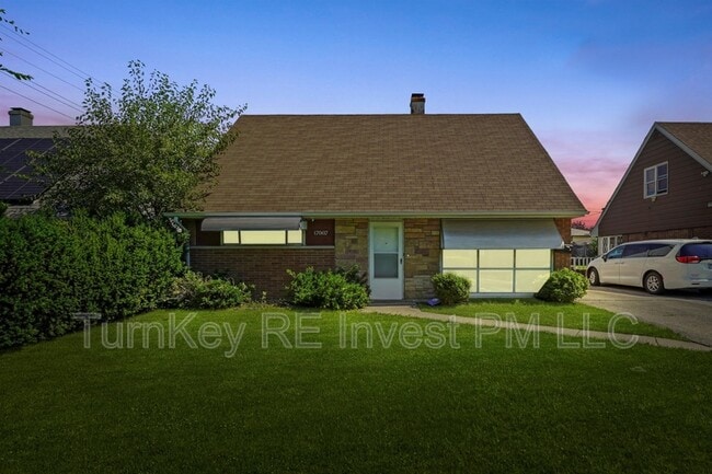 17007 Oakwood Ave in Lansing, IL - Building Photo - Building Photo