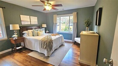 2343 Hunting Valley Dr in Decatur, GA - Foto de edificio - Building Photo