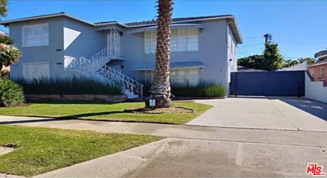 property at 6220 La Tijera Blvd