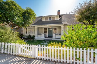 732 Poli St in Ventura, CA - Foto de edificio - Building Photo