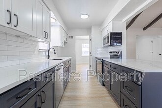 705 NW Buckingham Pl in Blue Springs, MO - Building Photo - Building Photo