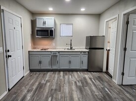 1050 Shephard Dr in Corpus Christi, TX - Building Photo