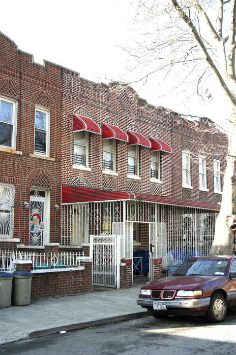 2160-2162 Strauss St in Brooklyn, NY - Foto de edificio