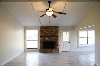 14126 Parkhurst St in Hill Country Village, TX - Building Photo - Building Photo