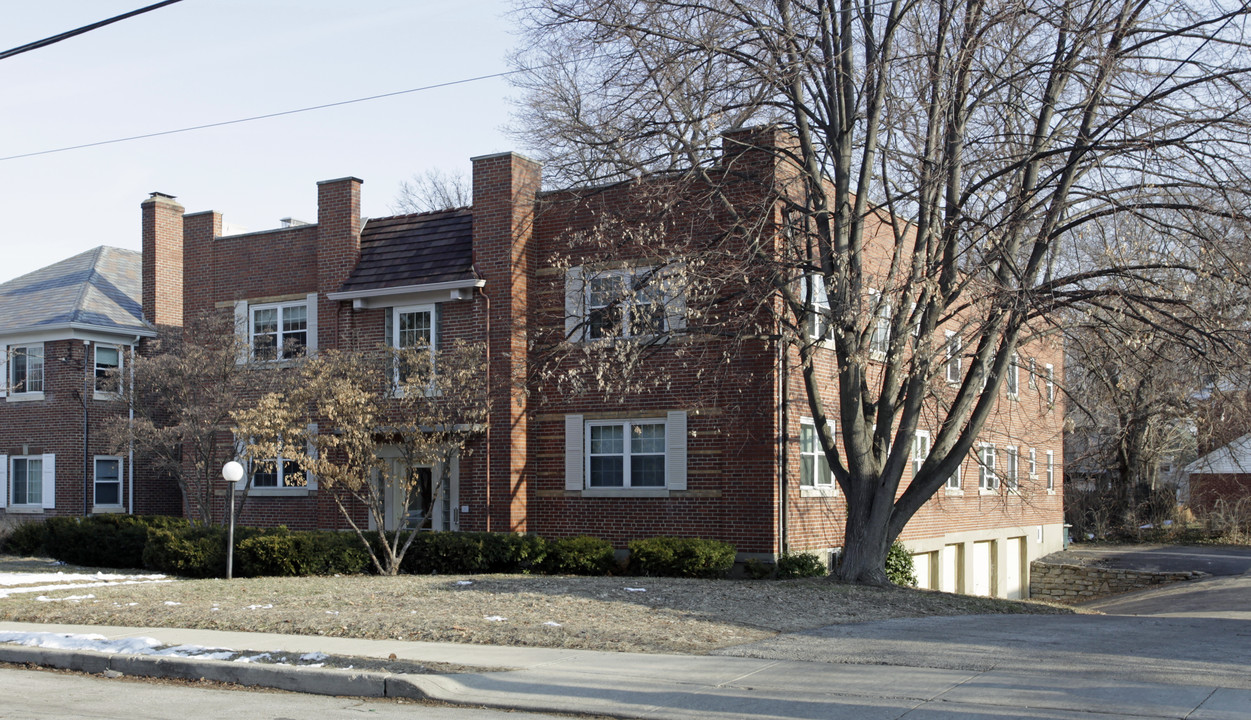 3834 Hyde Park Ave in Oakley, OH - Building Photo