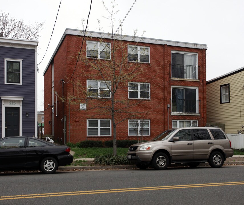 Spring Gardens Apartments in Alexandria, VA - Foto de edificio