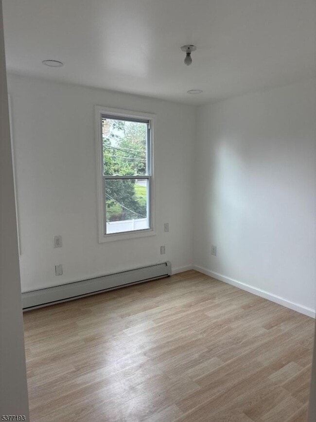 500 Burnside St in Orange, NJ - Building Photo - Building Photo