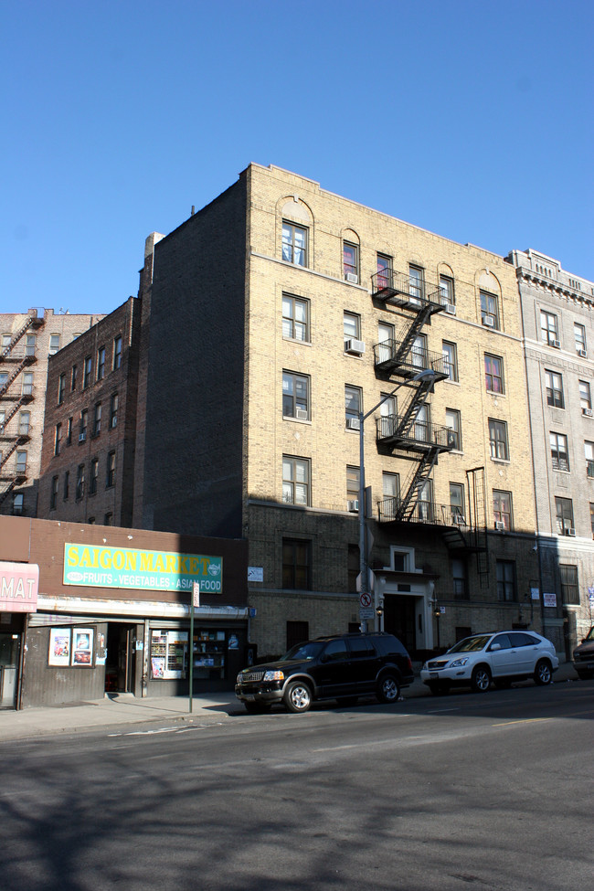 2467 University Ave in Bronx, NY - Foto de edificio - Building Photo