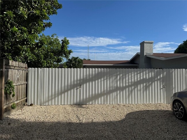 property at 511 W 16th St