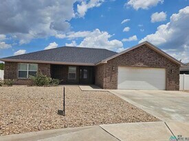 2107 Mockingbird Ln in Portales, NM - Building Photo