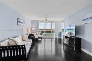 9201 Collins Ave in Surfside, FL - Building Photo