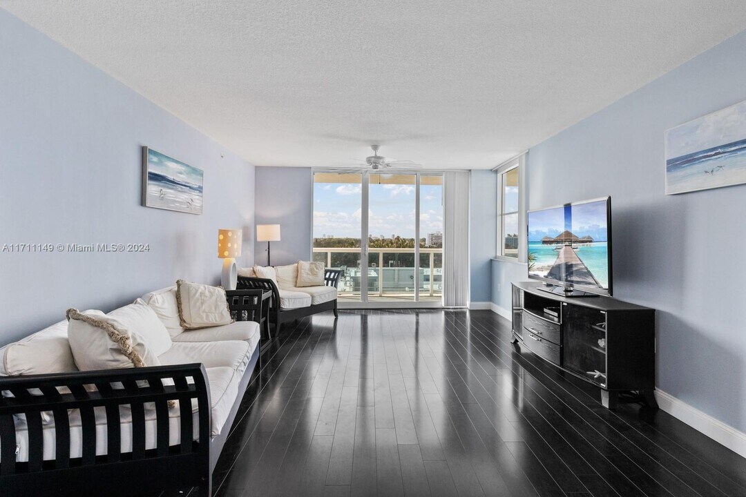 9201 Collins Ave in Surfside, FL - Building Photo