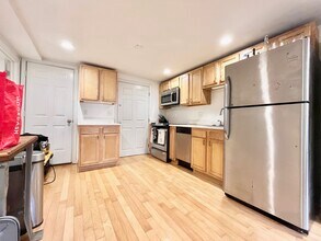 37 Hampstead Rd, Unit 2 in Boston, MA - Building Photo - Building Photo