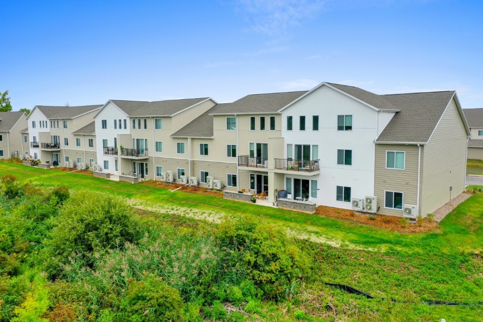 The Cove at Crystal Lake in Green Bay, WI - Foto de edificio