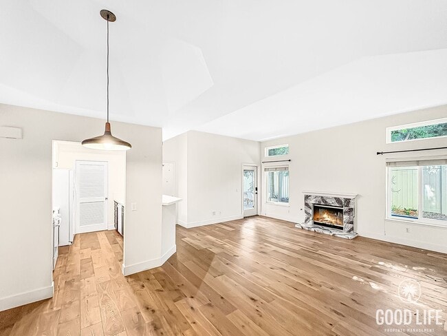 521 Arbor Dr in San Diego, CA - Foto de edificio - Building Photo