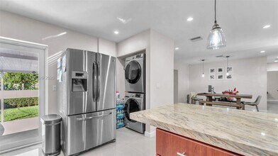 8261 SW 27th St in Miami, FL - Building Photo - Building Photo