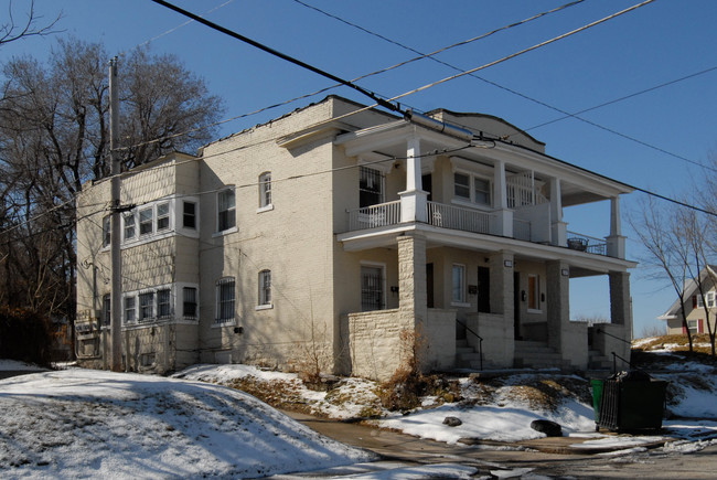 2207 E 24th Ter in Kansas City, MO - Foto de edificio - Building Photo