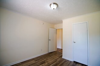 1018 Dooley Dr in Charlotte, NC - Building Photo - Building Photo