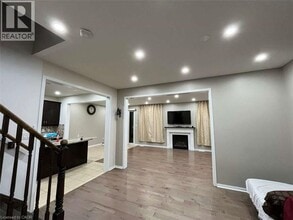 450 Cavanagh Ln in Milton, ON - Building Photo - Building Photo