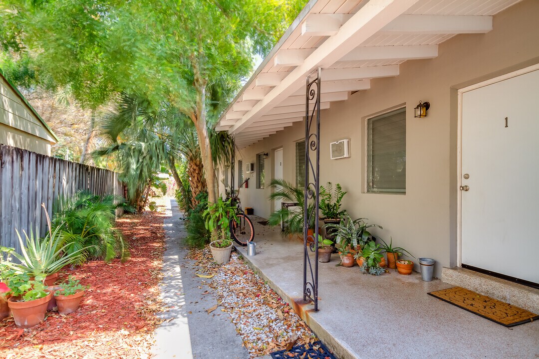 618 NE 8th Ave in Fort Lauderdale, FL - Building Photo