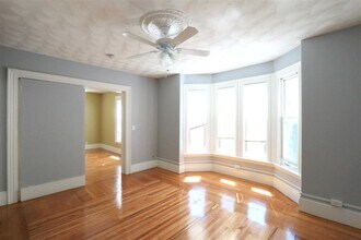 58 Vinal Ave, Unit 2F in Somerville, MA - Foto de edificio - Building Photo