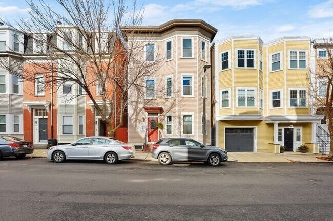 472 E 3rd St, Unit 2
