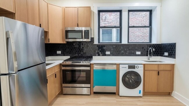 944 N Damen Ave in Chicago, IL - Foto de edificio - Building Photo