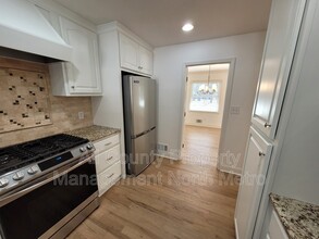 180 Crestwood Ct in Alpharetta, GA - Building Photo - Building Photo