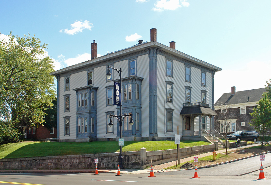 68 Pleasant St in Auburn, ME - Building Photo