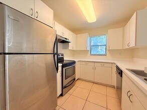 4097 NW 87th Ave in Sunrise, FL - Building Photo - Building Photo