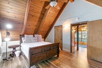 596 Pioneer Rd in Lake Arrowhead, CA - Building Photo - Building Photo