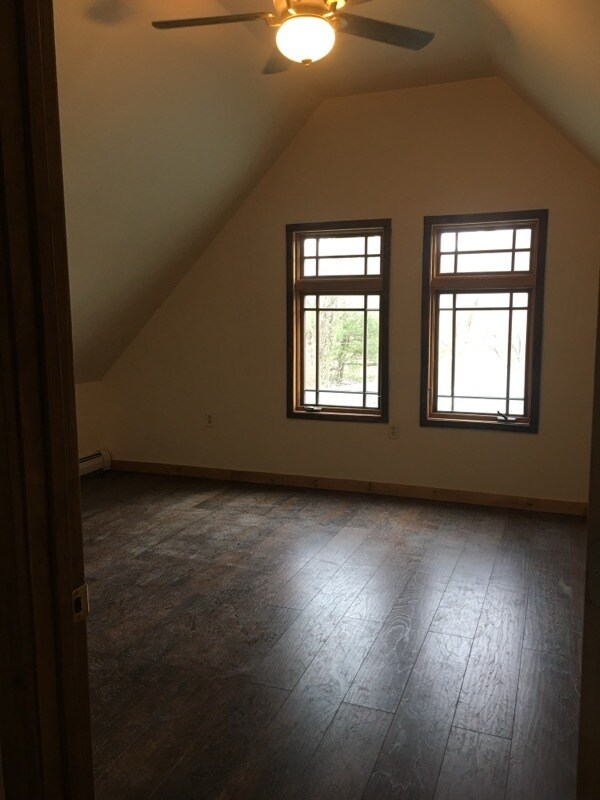 34 Summit Ave, Unit 34 Summit in Springfield, VT - Foto de edificio - Building Photo