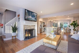 37 Bassett Ln in Madison, CT - Building Photo - Building Photo