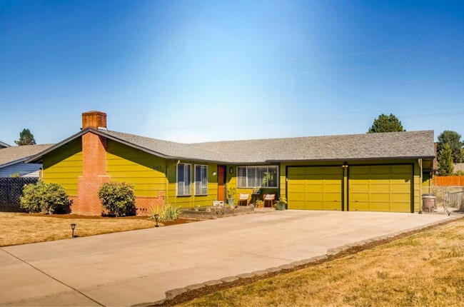 property at 3107 NW Lakeridge Dr