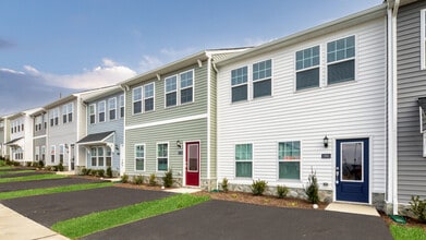 The Mark Townhomes in Harrisonburg, VA - Foto de edificio - Building Photo