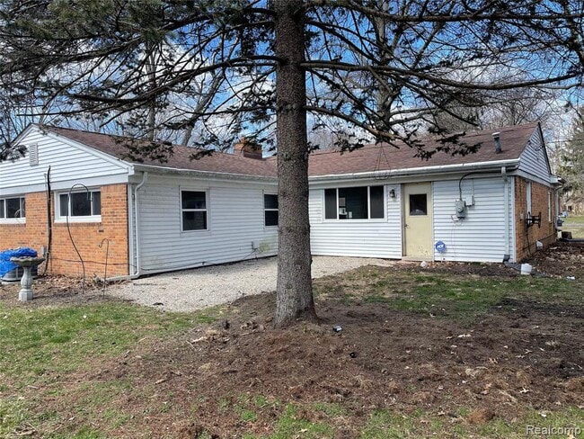 38330 Newcastle St in Clinton Township, MI - Building Photo - Building Photo
