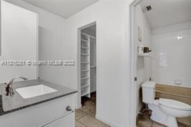 9920 SW 11th St in Pembroke Pines, FL - Building Photo - Building Photo
