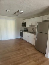 2727 SE Normand St in Stuart, FL - Foto de edificio - Building Photo