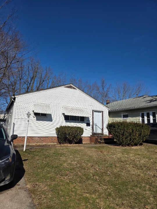 16805 Lipton Ave in Cleveland, OH - Building Photo