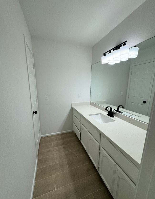 1710 Tampa St, Unit B in Edinburg, TX - Building Photo - Building Photo